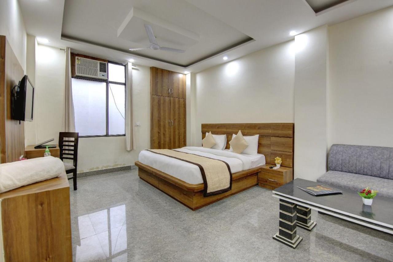 Hotel Premier Noida 135 Dış mekan fotoğraf