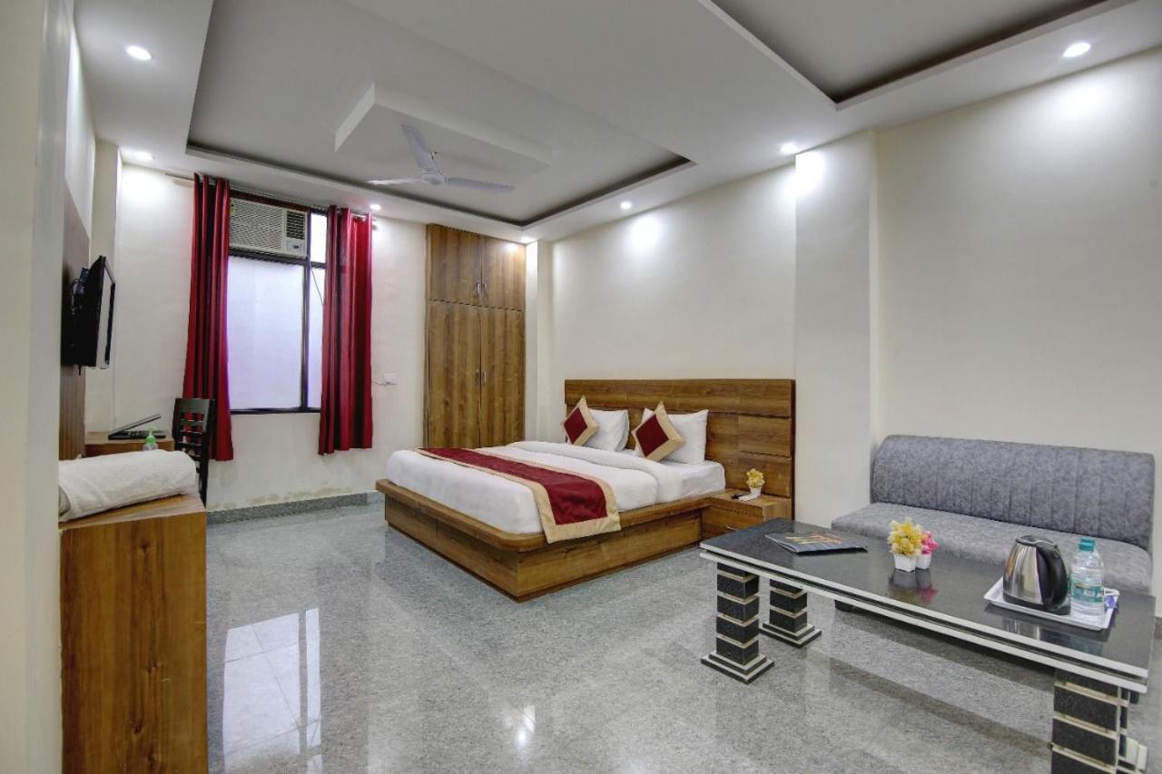 Hotel Premier Noida 135 Dış mekan fotoğraf