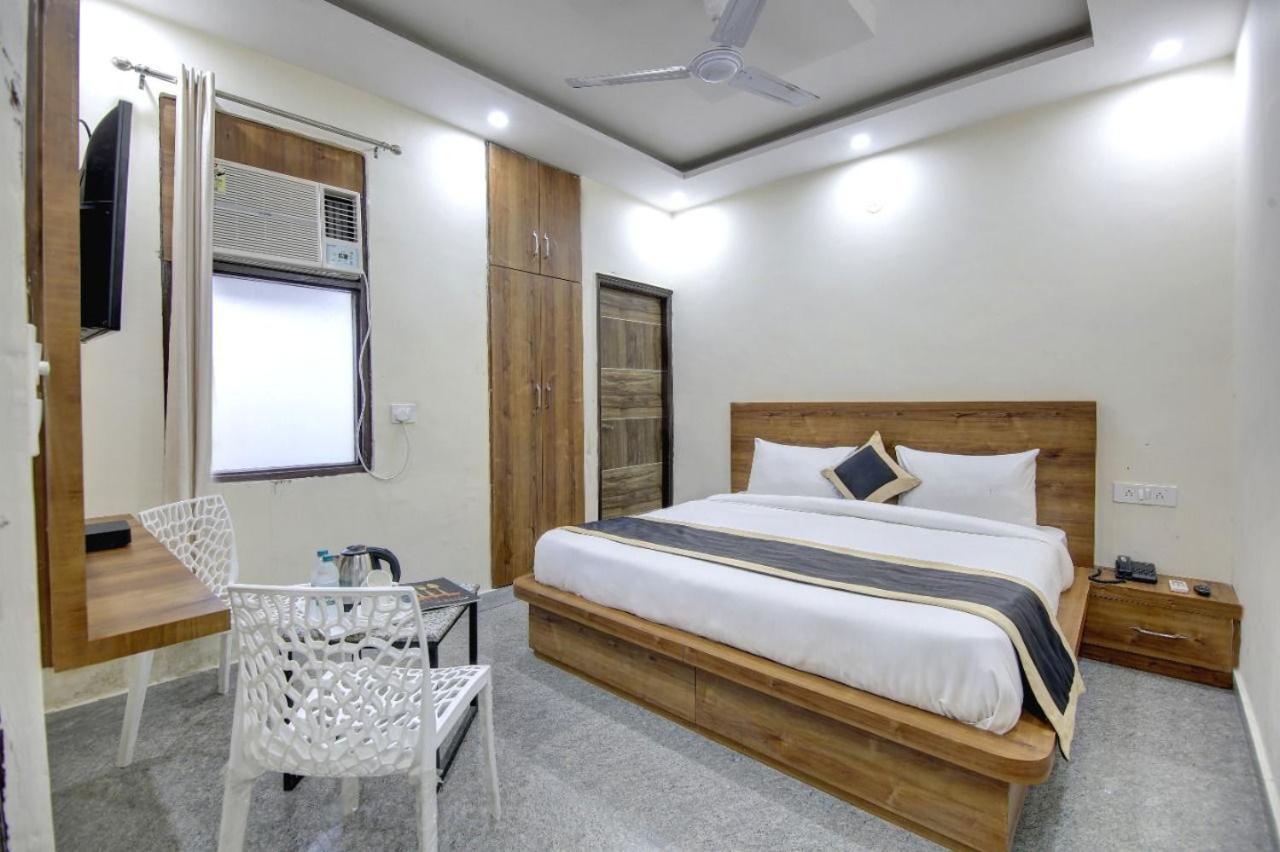 Hotel Premier Noida 135 Dış mekan fotoğraf