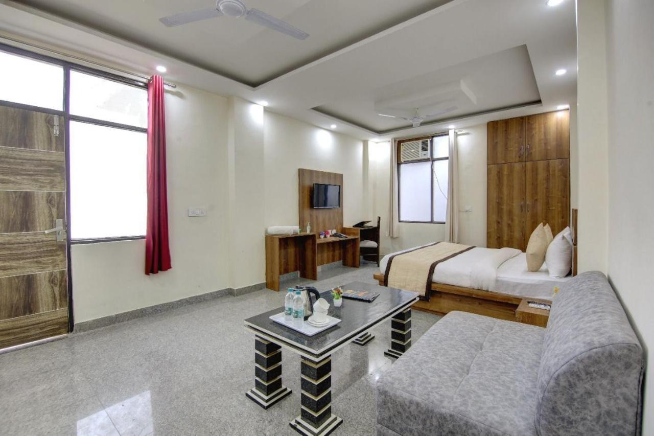 Hotel Premier Noida 135 Dış mekan fotoğraf